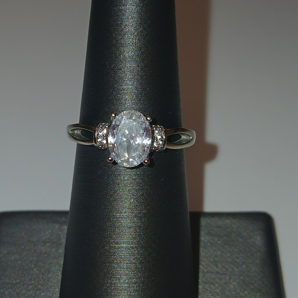 New 18k White Gold Plated Ring with Clear CZ Size 6 Giftable Never Worn